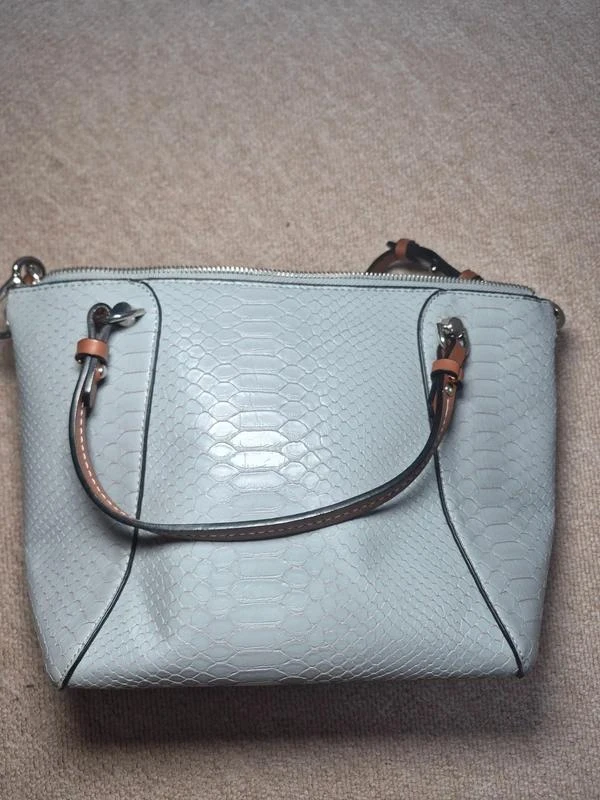 Bolso de mano efecto cocodrilo azul gris con bandolera ajustable – photo 4